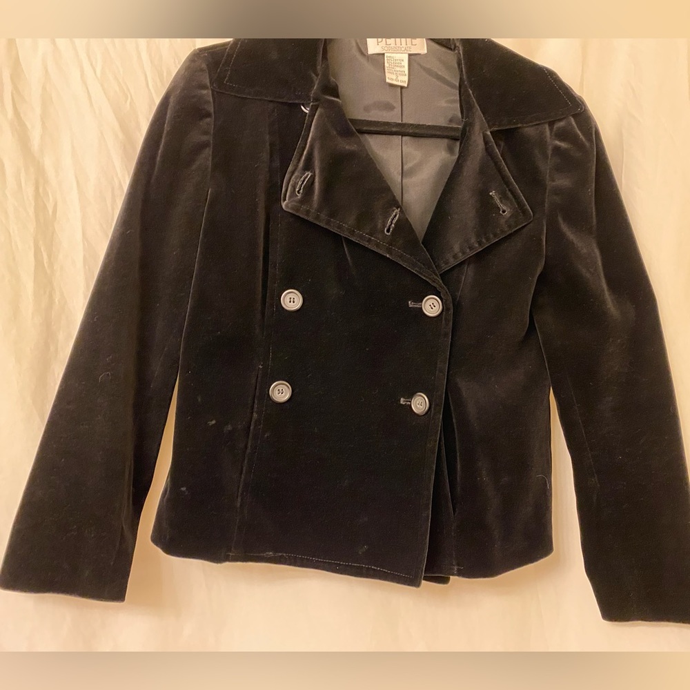 Women’s size petite small/size 2 velvet peacoat from Petite sophisticate.